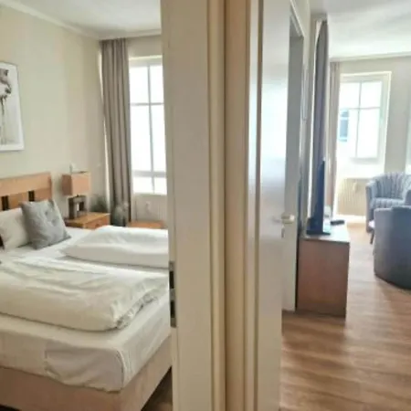 Nahe Und Seebruecke In Apartment